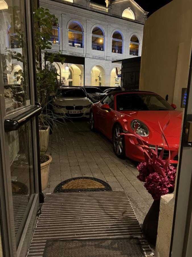Hotel Abalone - Centre Gare Nîmes Kültér fotó