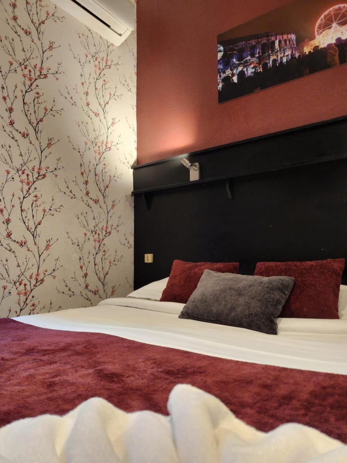 Hotel Abalone - Centre Gare Nîmes Kültér fotó