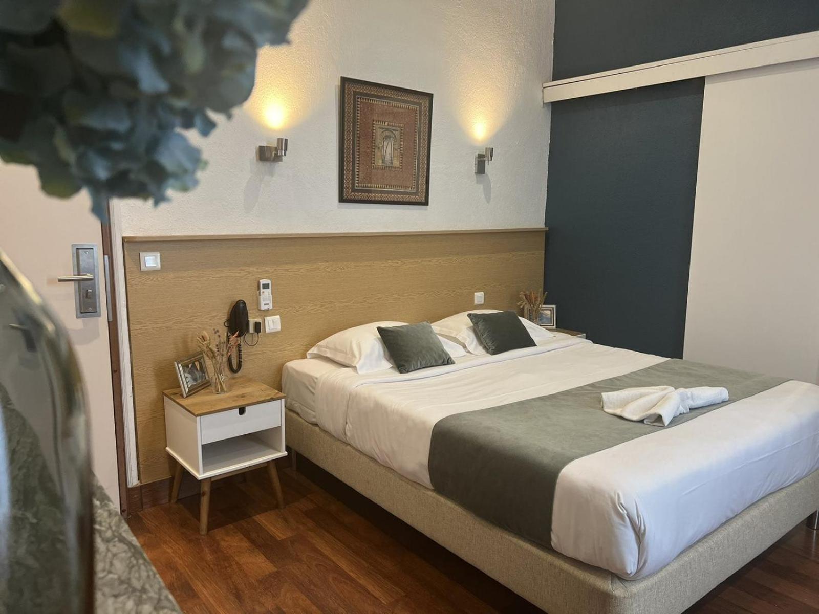 Hotel Abalone - Centre Gare Nîmes Kültér fotó