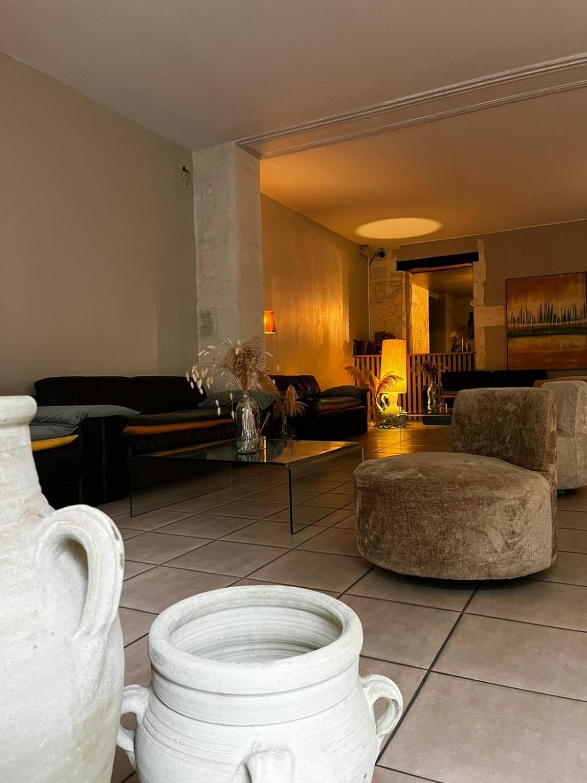 Hotel Abalone - Centre Gare Nîmes Kültér fotó