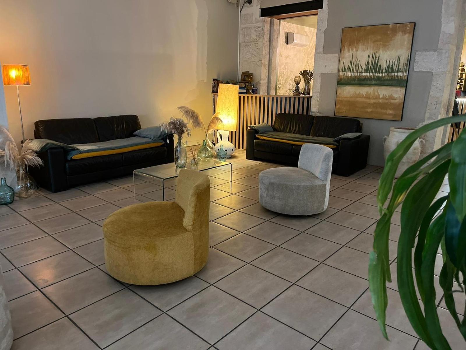 Hotel Abalone - Centre Gare Nîmes Kültér fotó