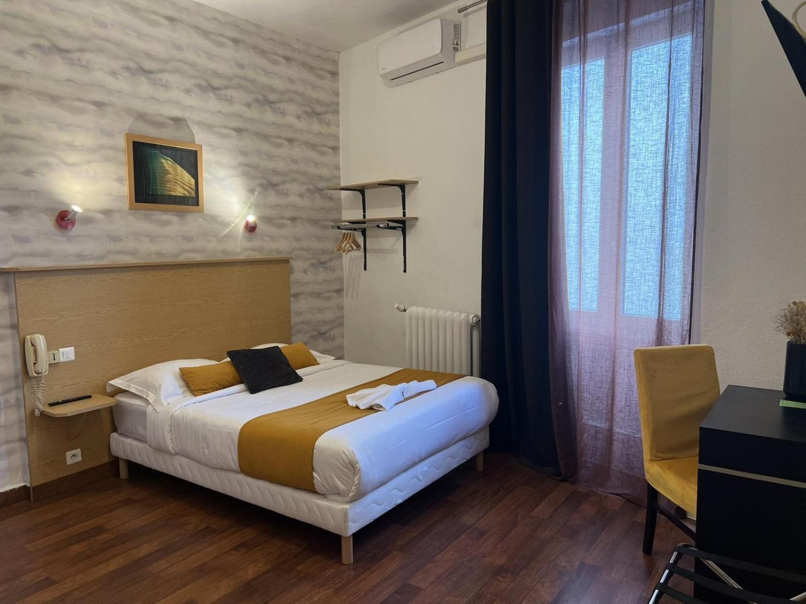 Hotel Abalone - Centre Gare Nîmes Kültér fotó