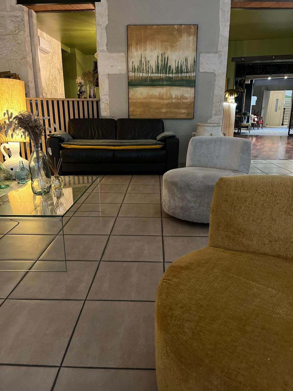 Hotel Abalone - Centre Gare Nîmes Kültér fotó