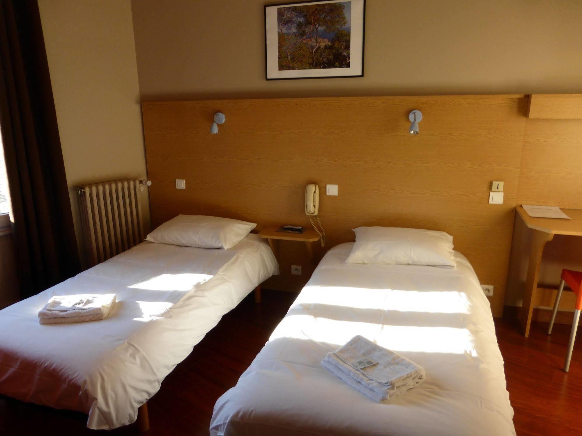 Hotel Abalone - Centre Gare Nîmes Kültér fotó